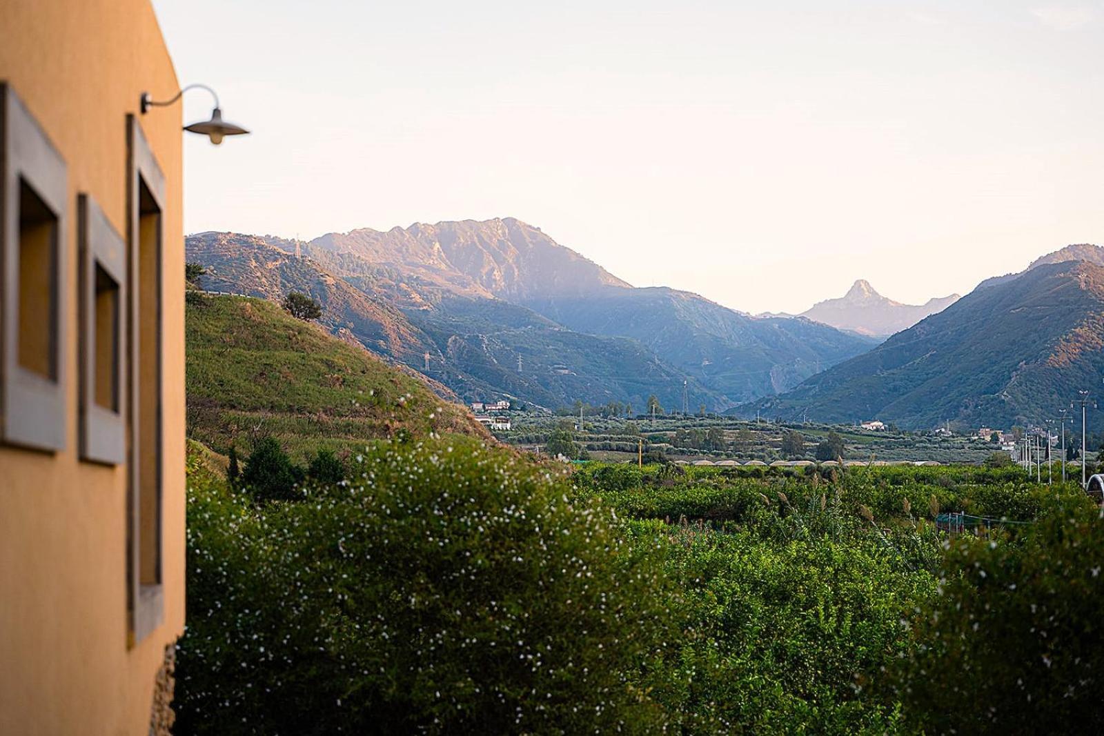 Bioagriturismo Antica Sena Milici Екстер'єр фото