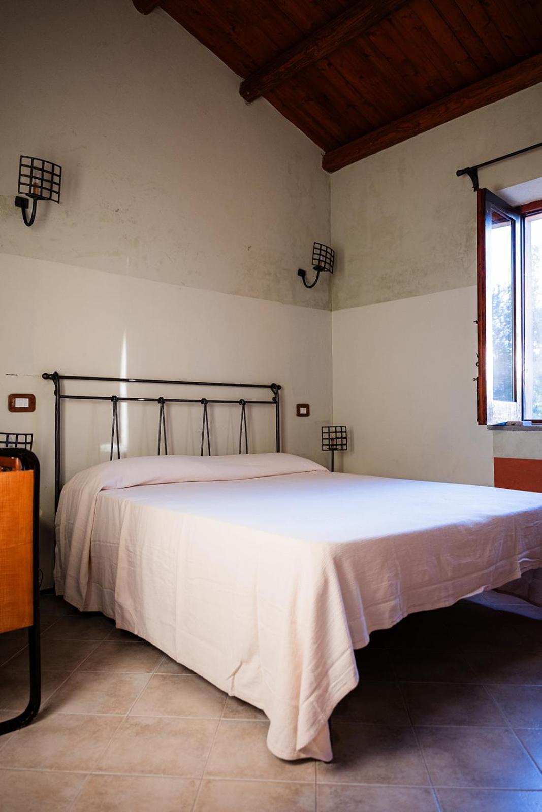 Bioagriturismo Antica Sena Milici Екстер'єр фото