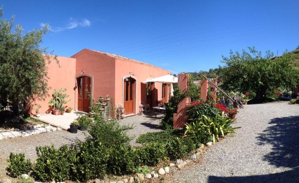 Bioagriturismo Antica Sena Milici Екстер'єр фото